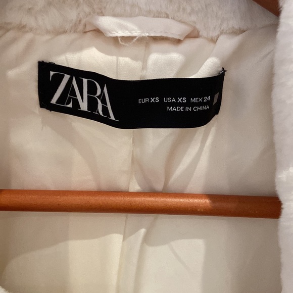 White Zara Teddy Puffer - Picture 2 of 2